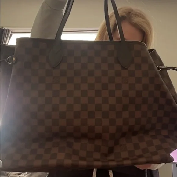 Louis Vuitton Damier Ebene Tote with Red Interior - Picture 7 of 8